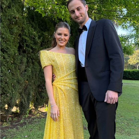Elegant Yellow Evening Gown - Picture 3 of 5